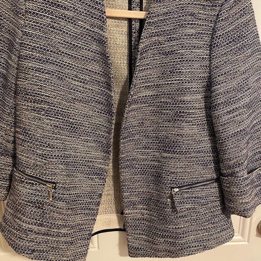EUC- Alfani Blue Blazer size 6p, Blue 3/4 sleeve - Picture 4 of 4